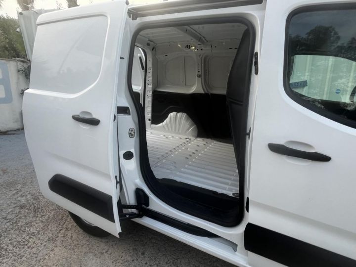 Vehiculo comercial Peugeot Partner Otro Standard 1000KG 1.6 BlueHDi S&S - 100 III FOURGON Fourgon Grip Standard PHASE 1 BLANC - 10