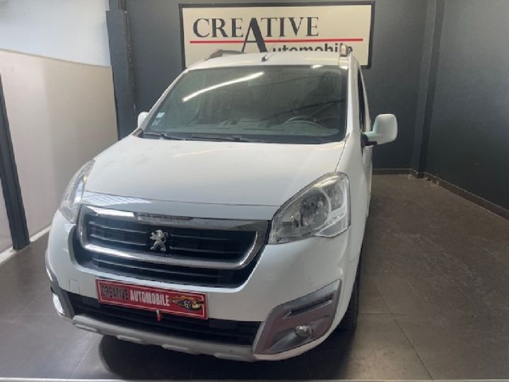 Vehiculo comercial Peugeot Partner Otro TEPEE 1.2 PureTech 110 CV 02/2018 Blanc - 1