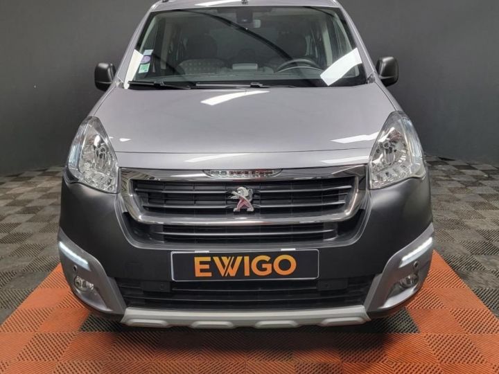 Vehiculo comercial Peugeot Partner Otro Tepee 1.2 PureTech 110ch OUTDOOR Distri changée 1er main Attelage Gris - 2