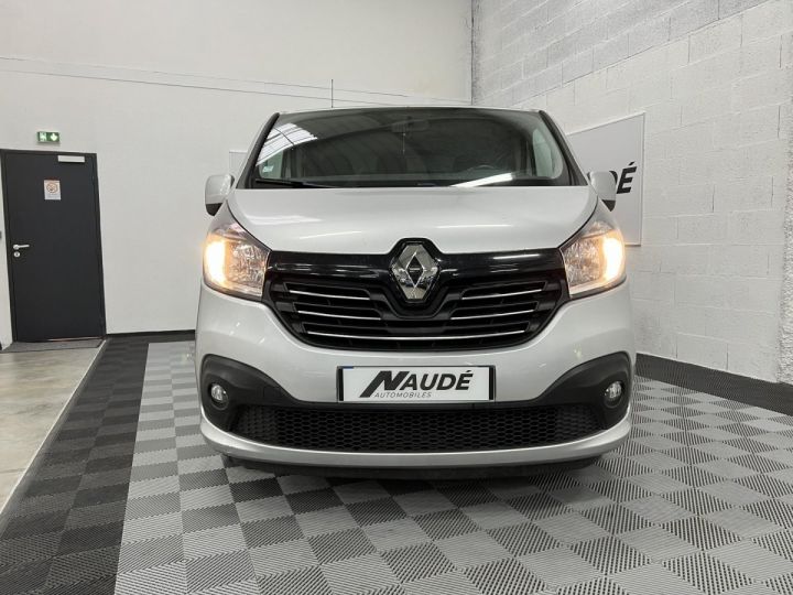 Vehiculo comercial Renault Trafic Otro 1.6 dCi 125 L2H1 Combi Life GRIS - 2