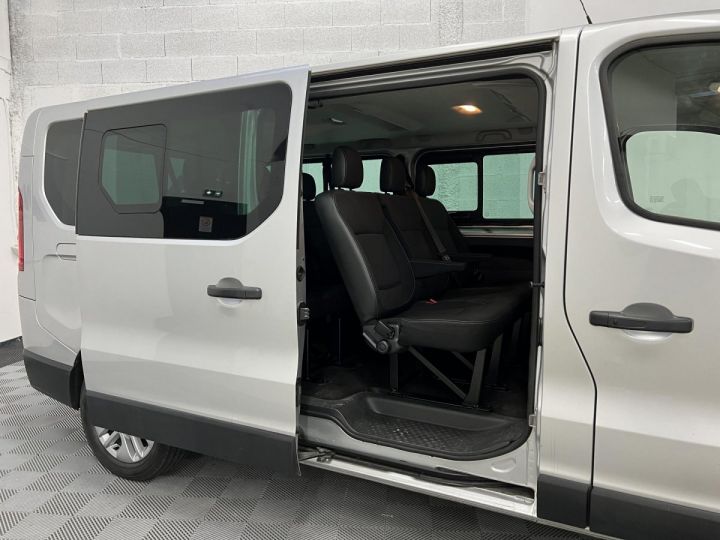 Vehiculo comercial Renault Trafic Otro 1.6 dCi 125 L2H1 Combi Life GRIS - 18