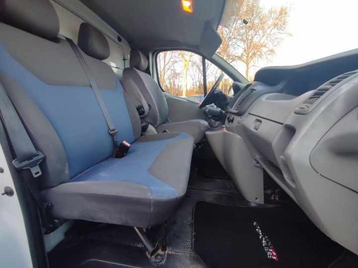 Vehiculo comercial Renault Trafic Otro 2.0D L1H1 90ch Blanc - 13