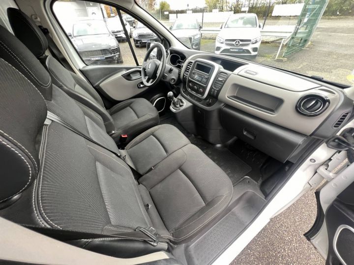 Vehiculo comercial Renault Trafic Otro Combi III L2H1 1.6 dCi 3Places Clim Régulateur Attelage 12,475 Euro H.T. BLANC - 11