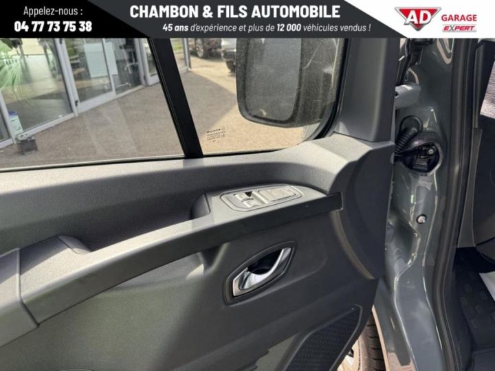 Vehiculo comercial Renault Trafic Otro combi L2 dCi 150 Zen 9 places PRIX HT Gris - 11