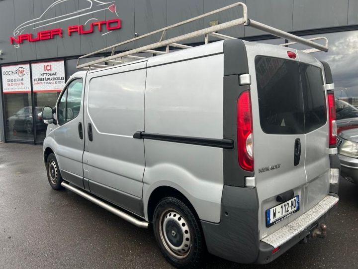 Vehiculo comercial Renault Trafic Otro FOURGON FGN 2.0 DCI 90 L1H1 1000 KG GENERIQUE Gris - 1