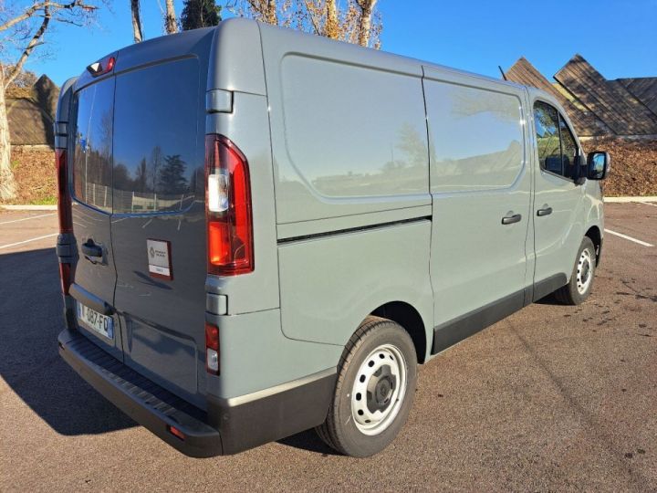 Vehiculo comercial Renault Trafic Otro FOURGON L1H1 3T BLUE DCI 130 GSR2 RED EDITION 3PL Gris Foncé - 2