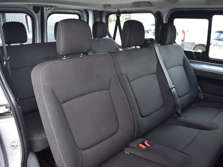 Vehiculo comercial Renault Trafic Otro III COMBI L1 1.6 DCI 125CH ENERGY LIFE 9 PLACES Gris C - 5