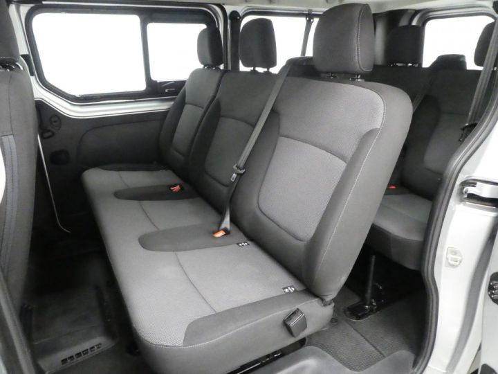 Vehiculo comercial Renault Trafic Otro III COMBI L2 2.0 DCI 120CH S&S ZEN 9 PLACES GRIS C - 8