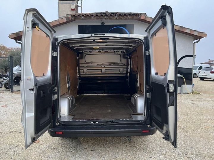 Vehiculo comercial Renault Trafic Otro L1H1 1000 Kg 1.6 dCi - 120 III FOURGON Fourgon Confort L1H1 PHASE 1 GRIS CLAIR - 38