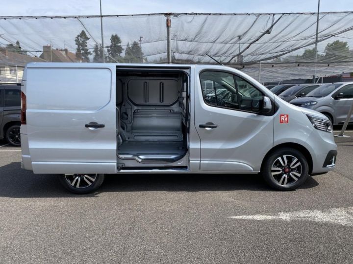 Vehiculo comercial Renault Trafic Otro L1H1 FOURGON 3000 Kg 2.0 Blue dCi 150 EDC RED EDITION EXCLUSIVE Gris Highland - 4