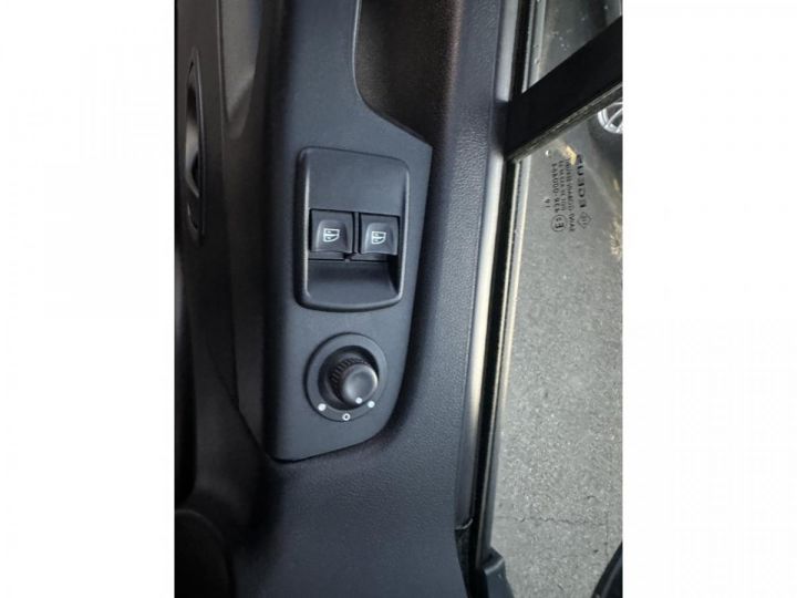 Vehiculo comercial Renault Trafic Otro L2 2.0 dCi - 120 - S&S III COMBI Combi Zen L2H1 TVA RECUPERABLE + GPS GRIS CLAIR - 28