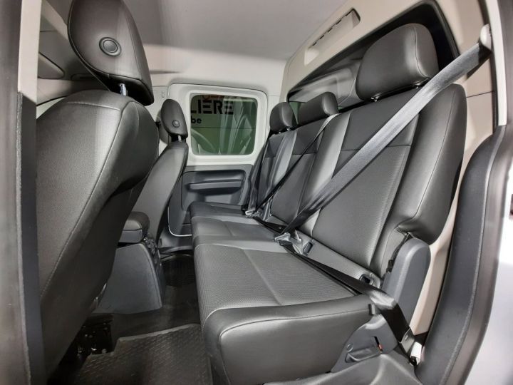 Vehiculo comercial Volkswagen Caddy Otro Maxi 1.4 TSI Maxi Highline 125Ch Boite DSG *double cabine 5plcs*/ Garantie 12 Mois Gris - 27