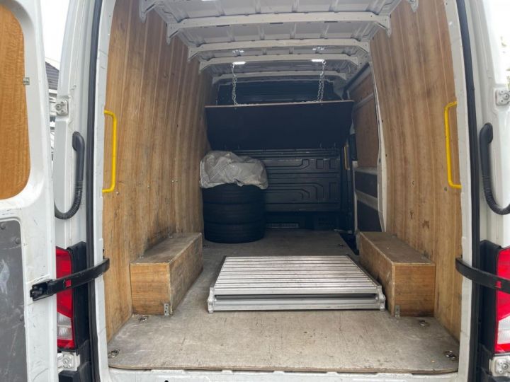 Vehiculo comercial Volkswagen Crafter Otro 30 L3H3 2.0 TDI - 177 - BVA8 2017 FOURGON Van 30 L3H3 Business Line Plus 4Motion BLANC - 6