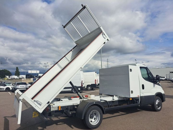 Vehiculo comercial Iveco Daily Volquete trasero 35C18 A8 BENNE 46000E HT Blanc - 2