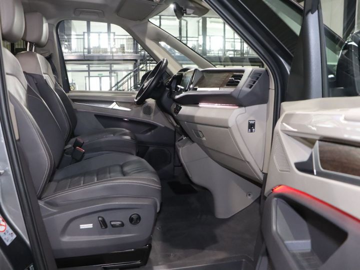 Volkswagen Multivan T7 Multivan STYLE eHybrid  218ch 7P T.Pano. 1èreM 360° Full cuir ACC HKardon Sièges AV,AR chauffants électriques , massants et ventilés AV TVA Récup.  Grise - 12