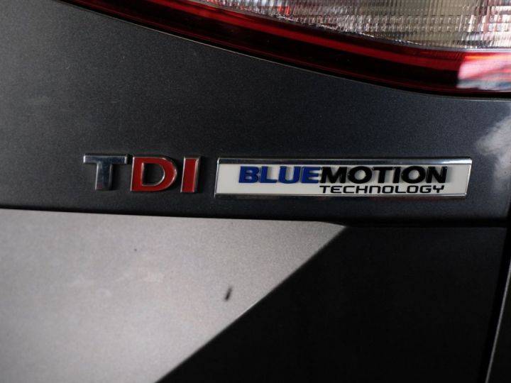 Volkswagen Passat 1.6 TDI 120CH BLUEMOTION TECHNOLOGY CONFORTLINE Gris F - 11