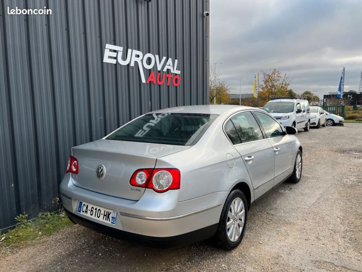 Volkswagen Passat 2.0 FSI 150ch CONFORT Gris - 3