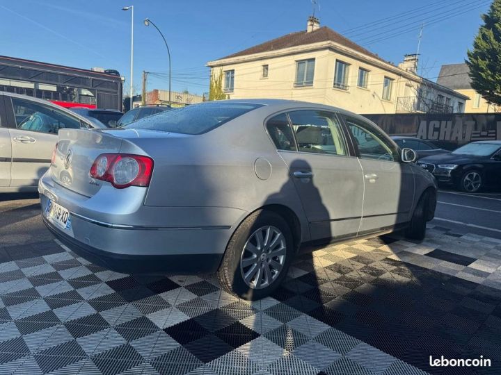 Volkswagen Passat 2.0 TDI 140CH CONFORT Gris - 1