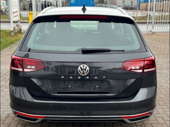 Volkswagen Passat Variant VIII 2.0 TDI 190 DSG7 attelage//02/2020 noir métal - 7