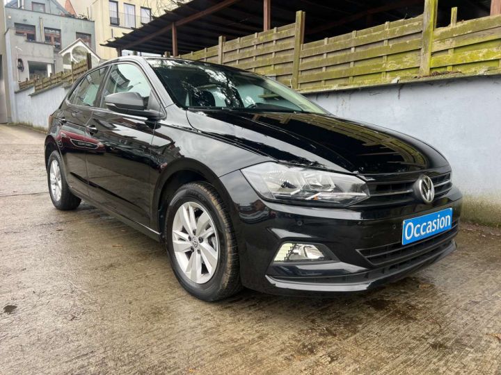 Volkswagen Polo 1.0i 80cv Confort line navig clim Appel CarPlay Noir Métallisé - 1