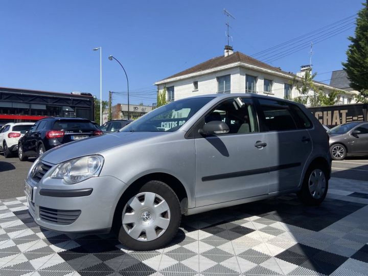 Volkswagen Polo 1.2 60CH TRENDLINE 5P Gris - 1