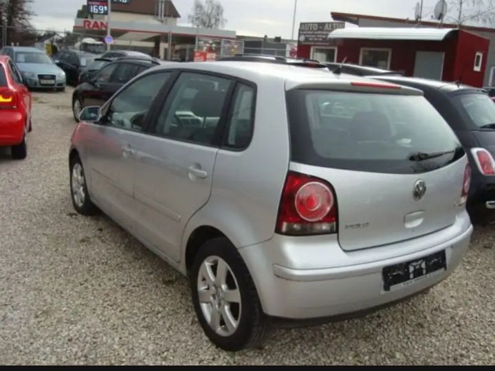 Volkswagen Polo Gris - 4