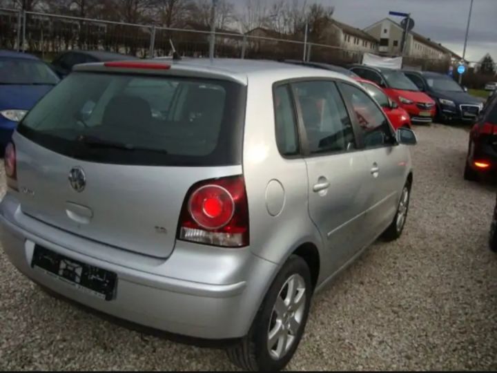 Volkswagen Polo Gris - 5