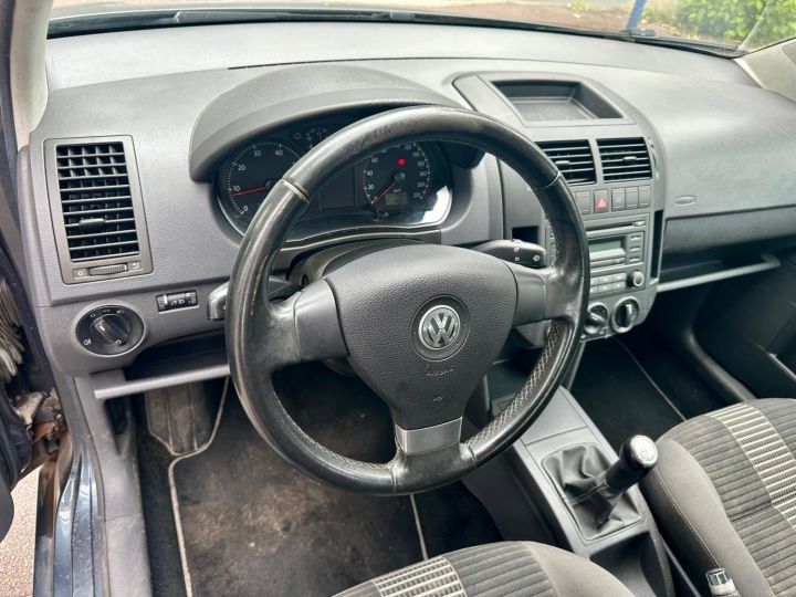 Volkswagen Polo IV (2) 1.2 60 UNITED 5P Gris - 10