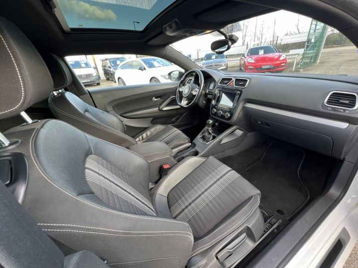 Volkswagen Scirocco 1.4 TSI 122ch MATCH BV6 Toit Ouvrant GPS Sièges chauffants BLANC - 12