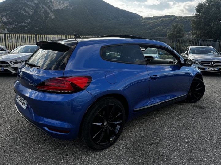 Volkswagen Scirocco 2.0 TDI 150CH BLUEMOTION TECHNOLOGY FAP BLACK SESSION 8CV Bleu C - 2