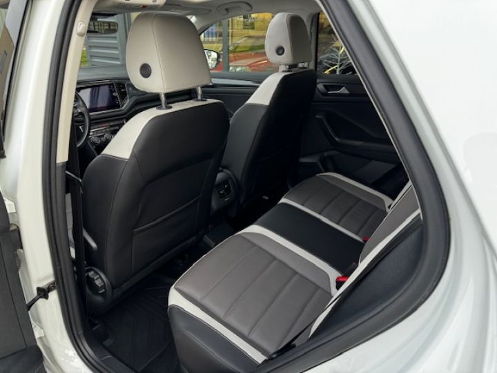 Volkswagen T-Roc CARAT EXCLUSIVE 1,5 TSI 150CV DSG Blanc Pure - 25