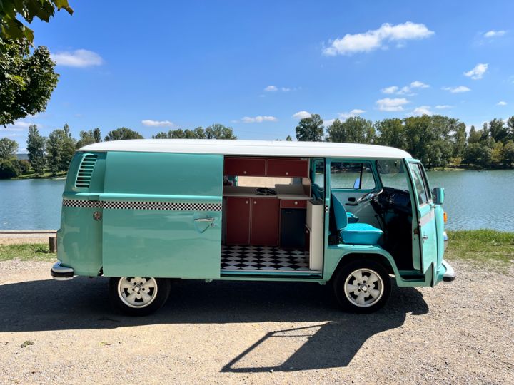 Volkswagen T2 Tôlé Esprit Bus / CTTE Sur La Carte Grise 2 Places / Moteur Type2 1600cc Bleu Ciel - 9