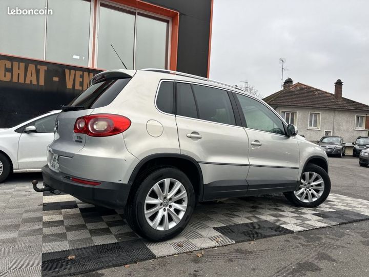 Volkswagen Tiguan 2.0 TDI 110CH BLUEMOTION FAP Gris - 7