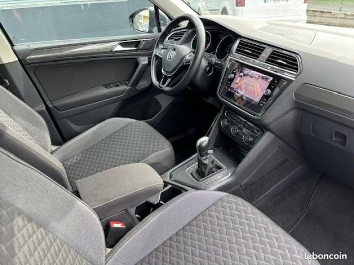 Volkswagen Tiguan 2.0 tdi 150 dsg connect Gris - 3