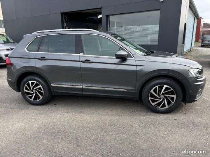 Volkswagen Tiguan 2.0 tdi 150 dsg connect Gris - 5