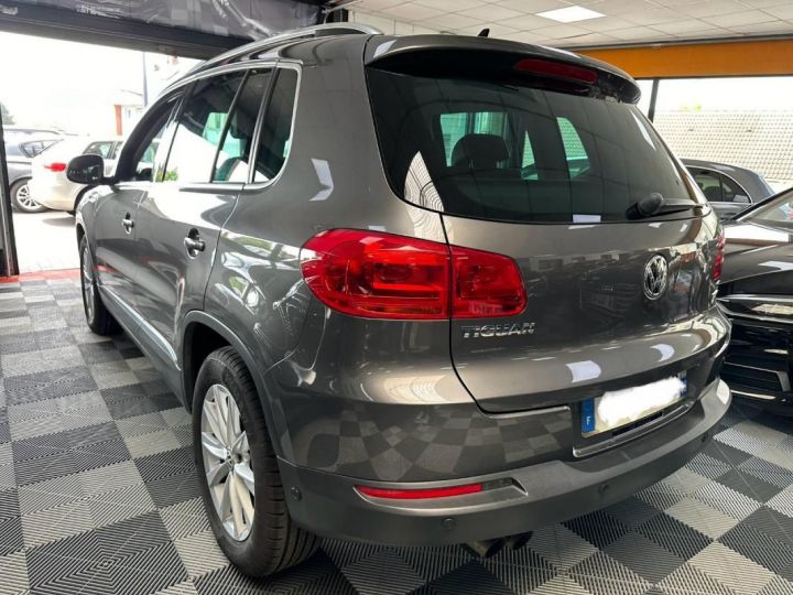 Volkswagen Tiguan CARAT Gris - 3