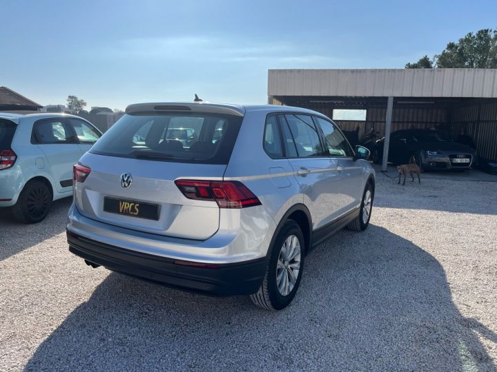 Volkswagen Tiguan TRENDLINE BUSINESS Gris - 3