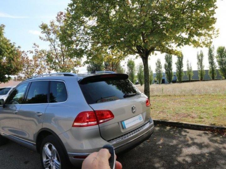 Volkswagen Touareg II (2) 3.0 V6 TDI 262 FAP 4MOTION BLUEMOTION TECHNOLOGY R-LINE TIPTRONIC     Diesel GRIS METAL - 40