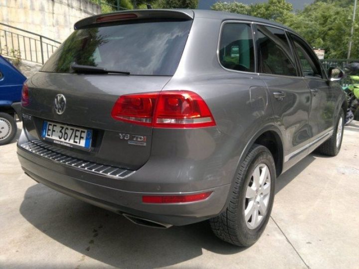 Volkswagen Touareg V6 3.0 TDI 240CV TIPTRONIC     Diesel GRIS METAL - 12