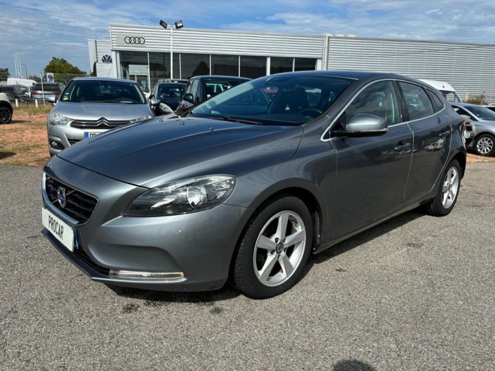 Volvo V40 d2 115 start & stop momentum Gris - 1