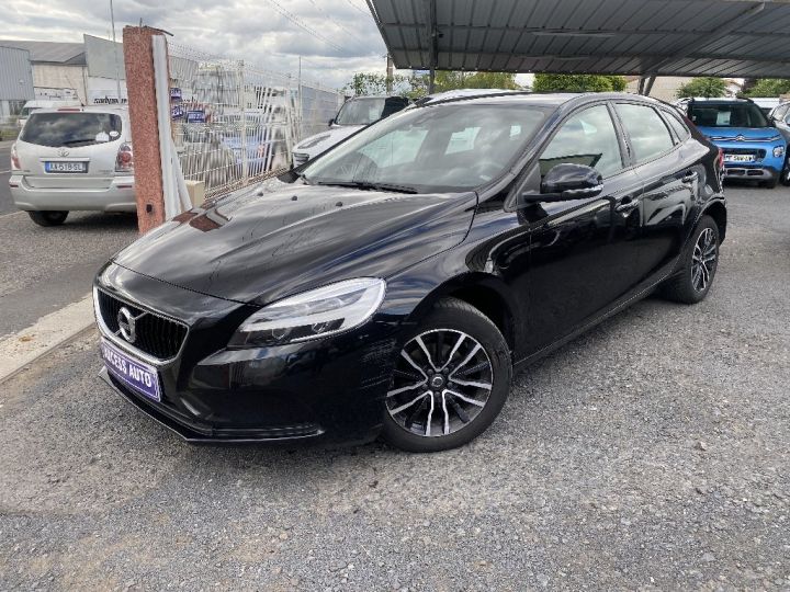 Volvo V40 D2 120 ch Momentum Noir - 1