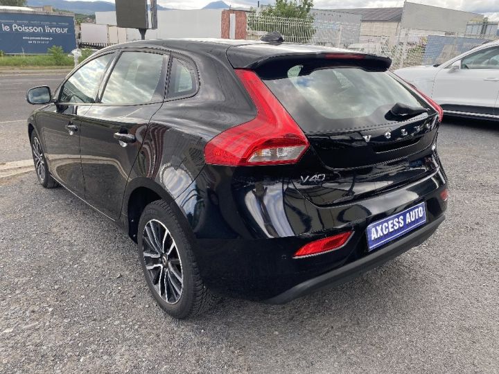 Volvo V40 D2 120 ch Momentum Noir - 9