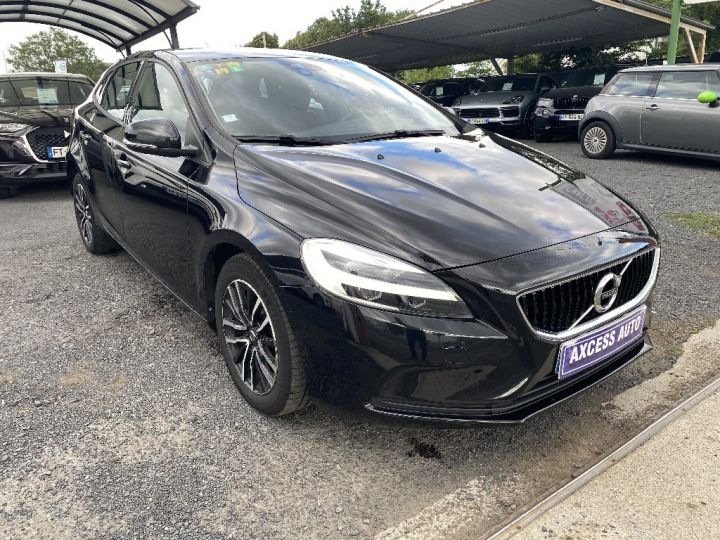 Volvo V40 D2 120 ch Momentum Noir - 10