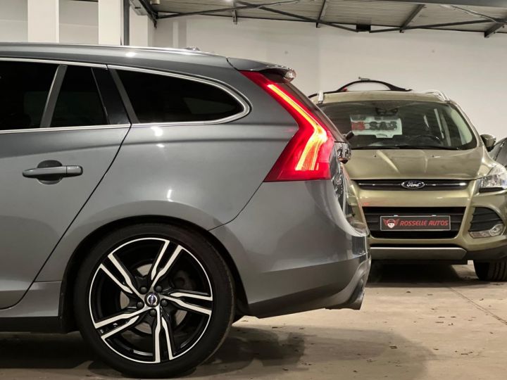 Volvo V60 2.0 T4 190CH R-DESIGN  Gris Foncé Métallisé - 19