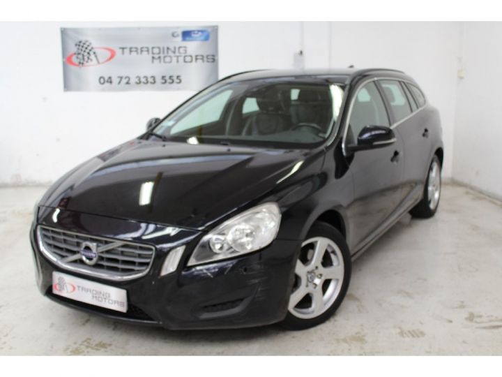 Volvo V60 D2 115 ch Break Momentum Gris Foncé - 1