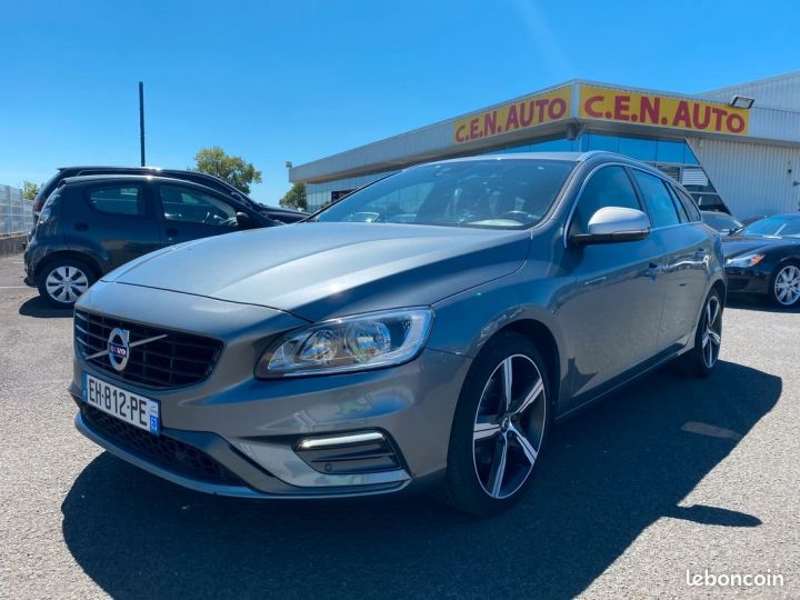 Volvo V60 D3 150ch R-Design Geartronic Gris - 1