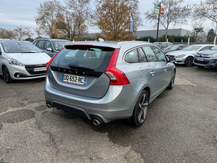 Volvo V60 d4 181 ch r-design geartronic bva 1er main toit ouvrant Gris - 5