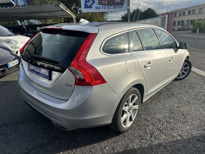 Volvo V60 D4 190 ch StopetStart Geartronic 8 Momentum Gris Métallisé - 2