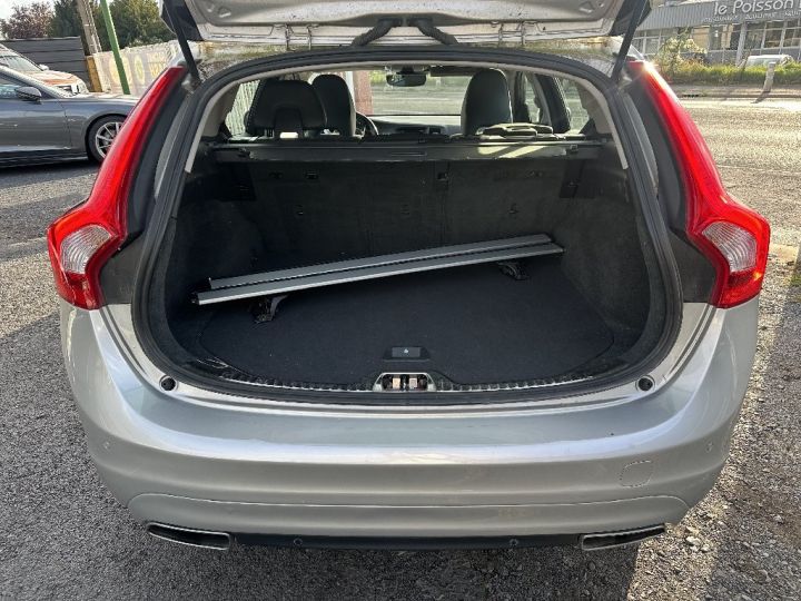 Volvo V60 D4 190 ch StopetStart Geartronic 8 Momentum Gris Métallisé - 3