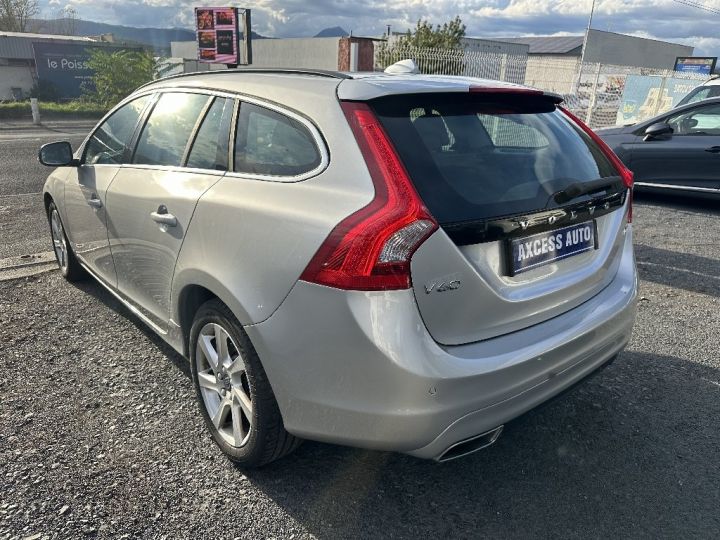 Volvo V60 D4 190 ch StopetStart Geartronic 8 Momentum Gris Métallisé - 9